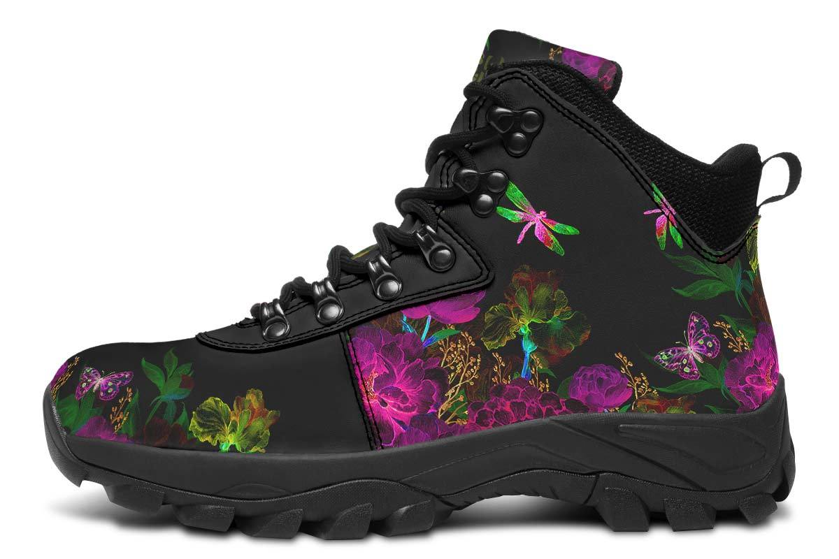 Outdoorvibeboots-105FlowersAndDragonflyBlack05070-Blk-YWV-STR1.jpg